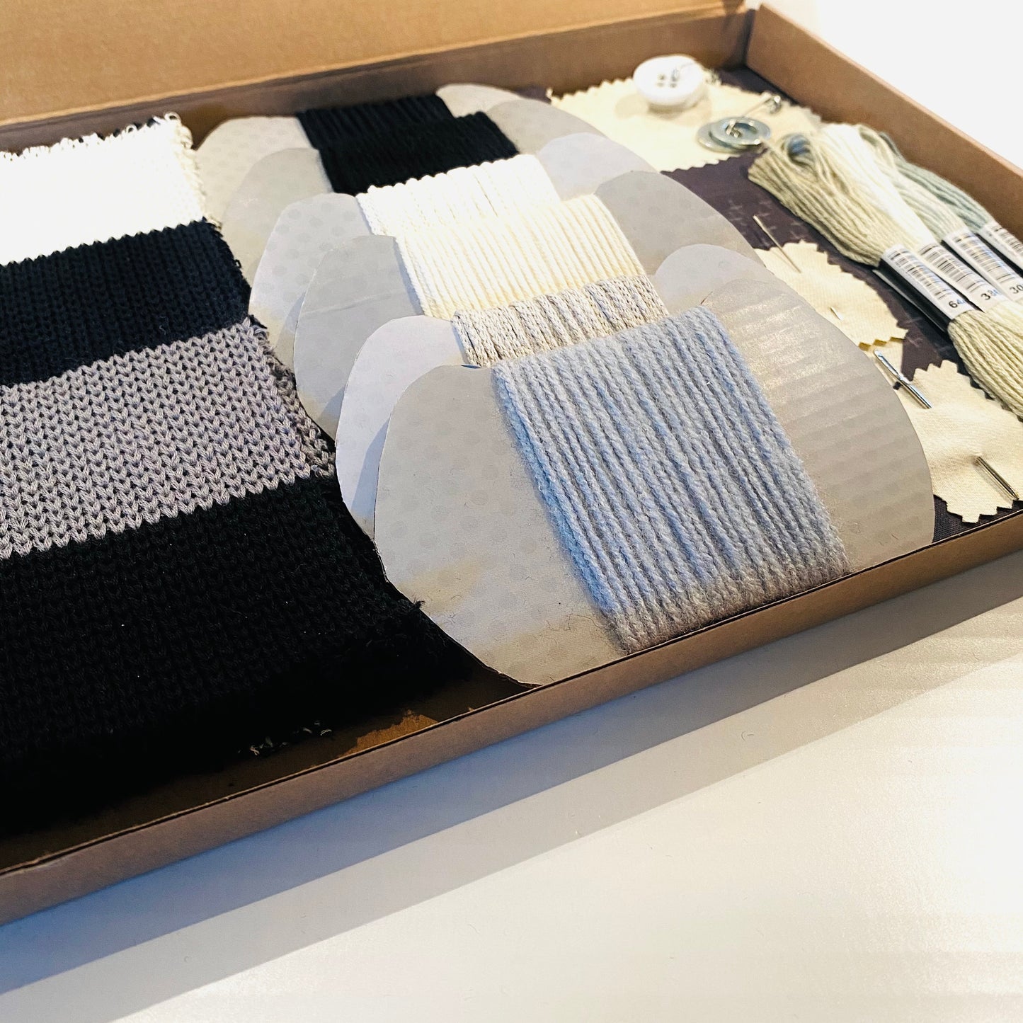 VISIBLE MENDING - DARNING KIT