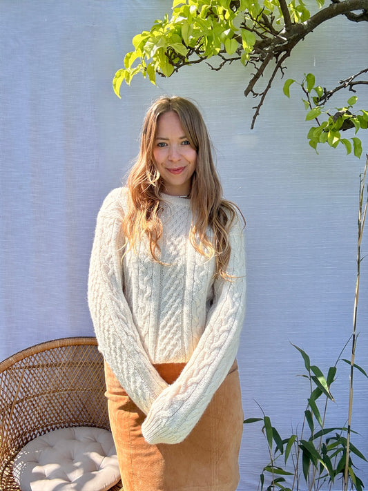 100% BRITISH WOOL CABLE KNIT JUMPER - UK 8-12