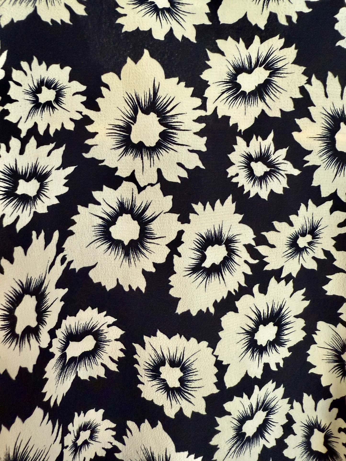 MONOCHROME DAISY BLOUSE -UK 8-14