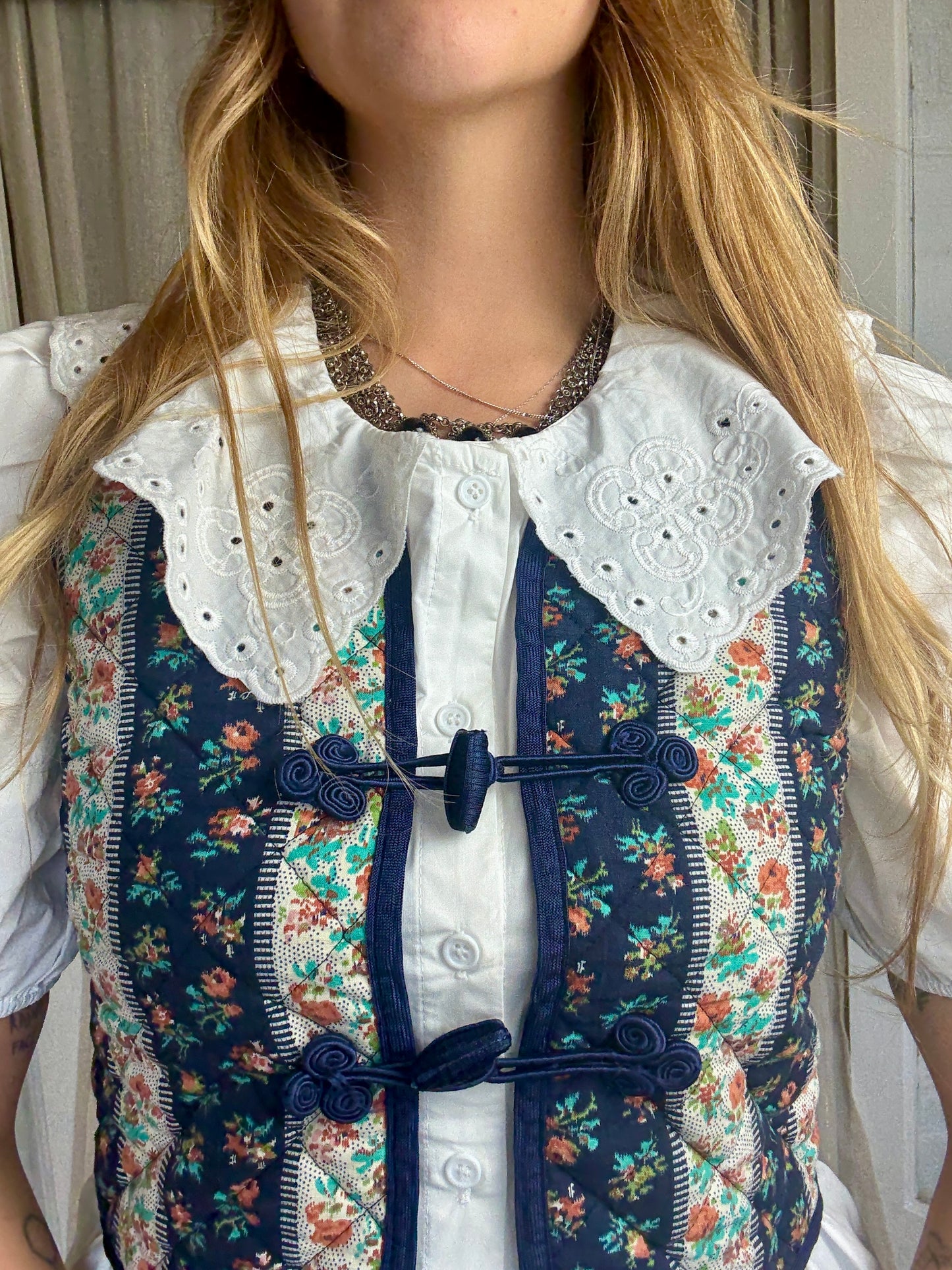 QUILTED FLORAL CROPPED GILET - UK 10