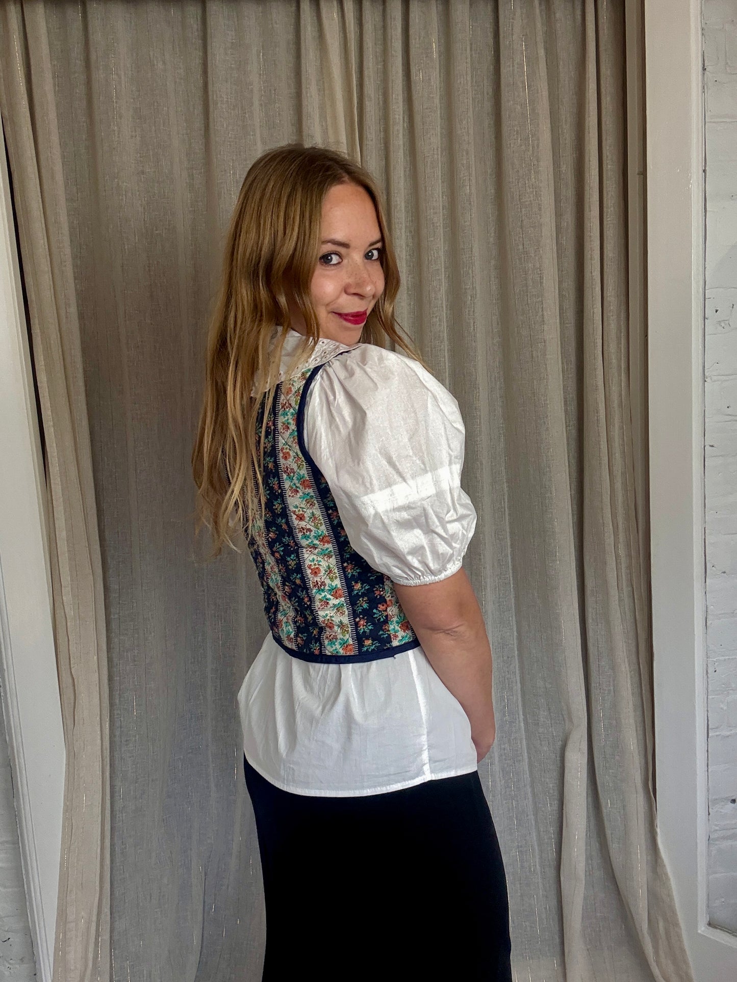 QUILTED FLORAL CROPPED GILET - UK 10