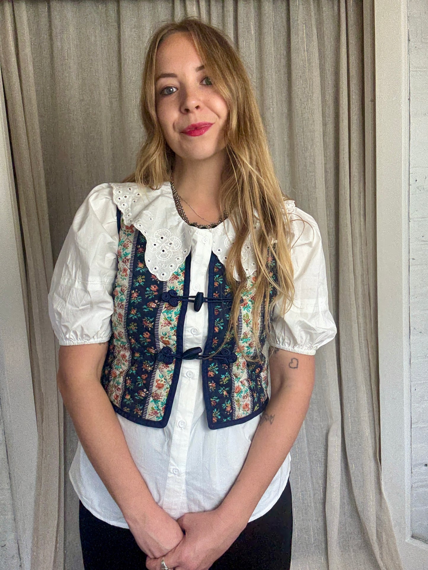 QUILTED FLORAL CROPPED GILET - UK 10