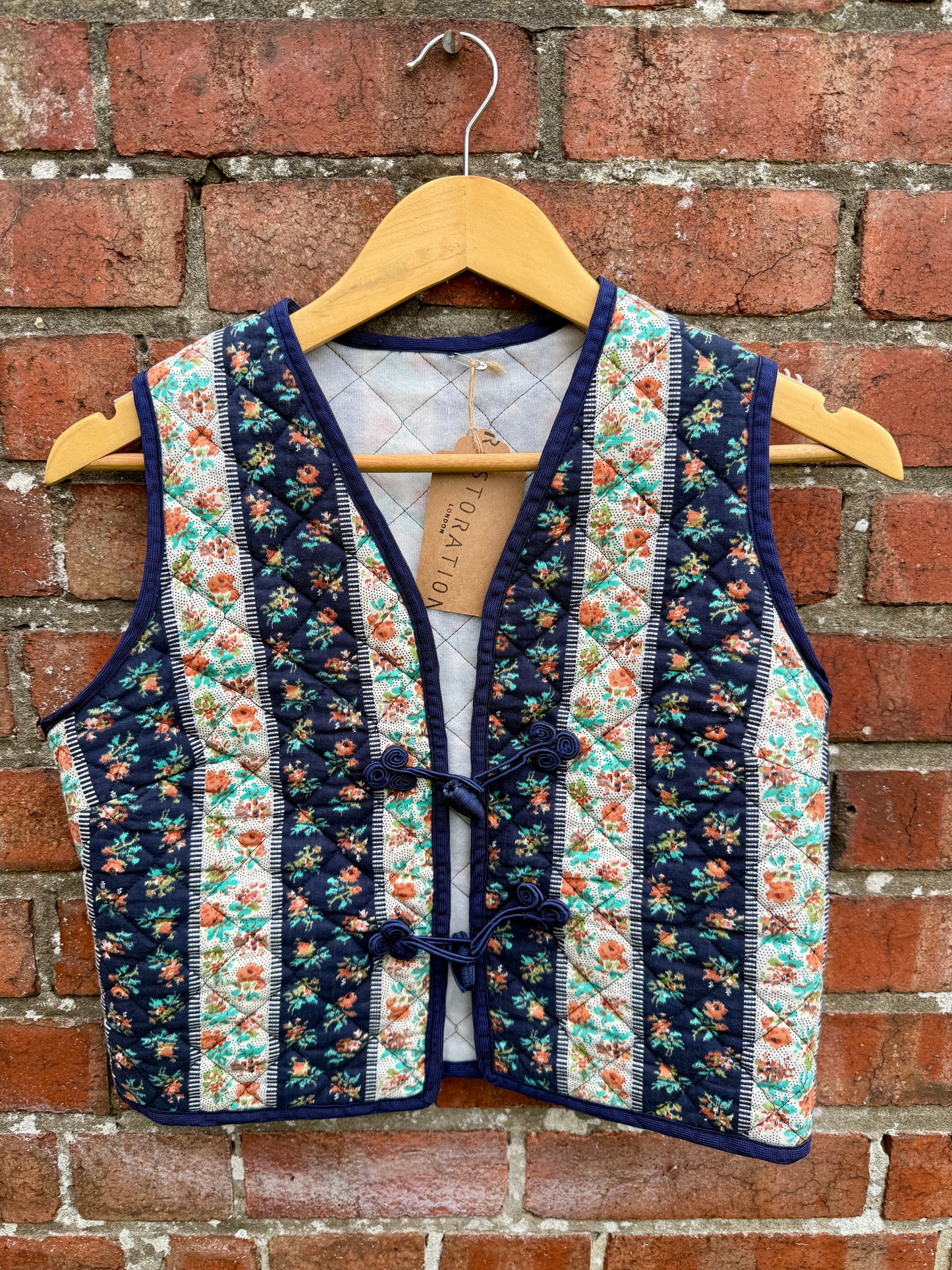 QUILTED FLORAL CROPPED GILET - UK 10