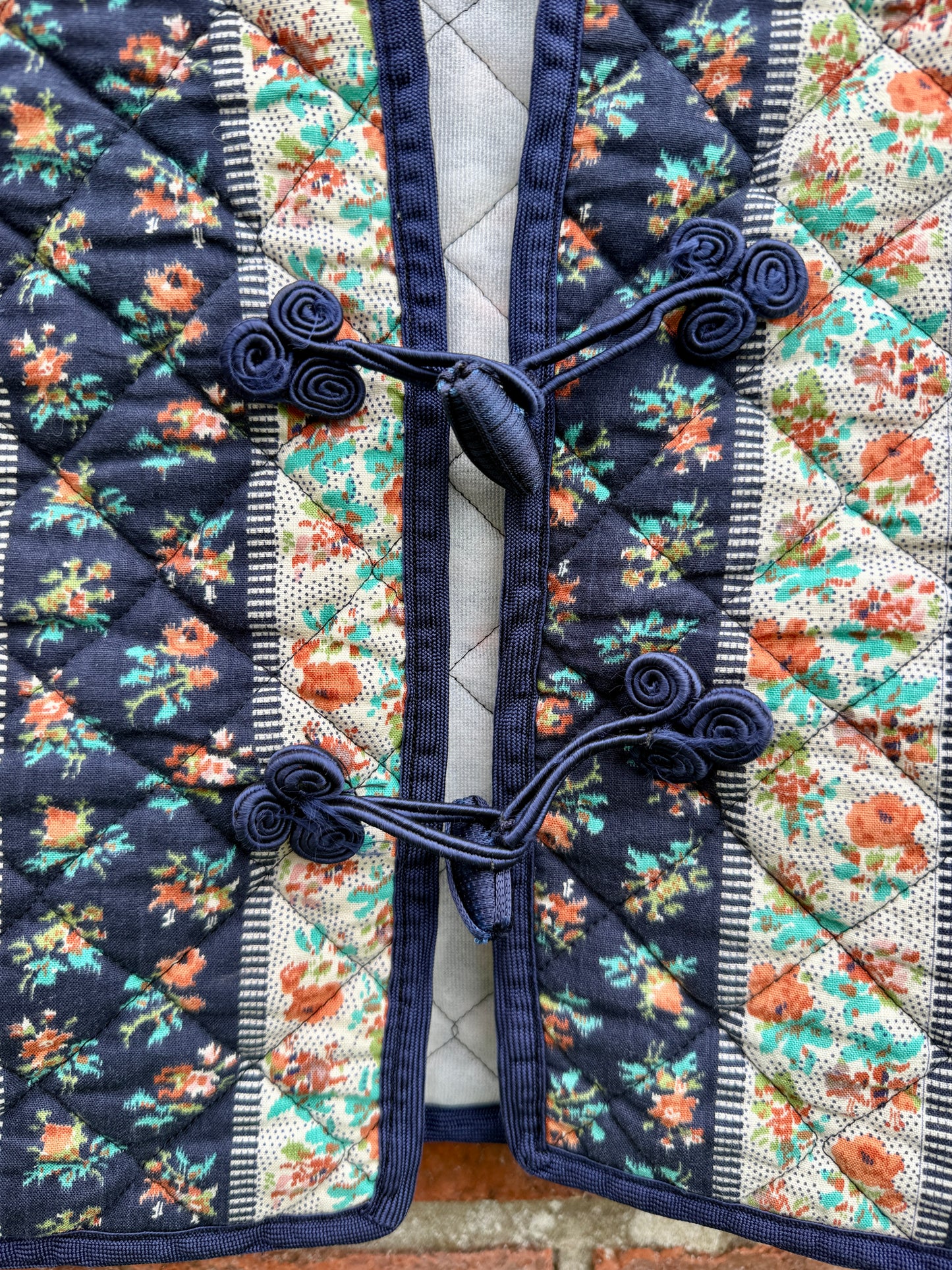 QUILTED FLORAL CROPPED GILET - UK 10