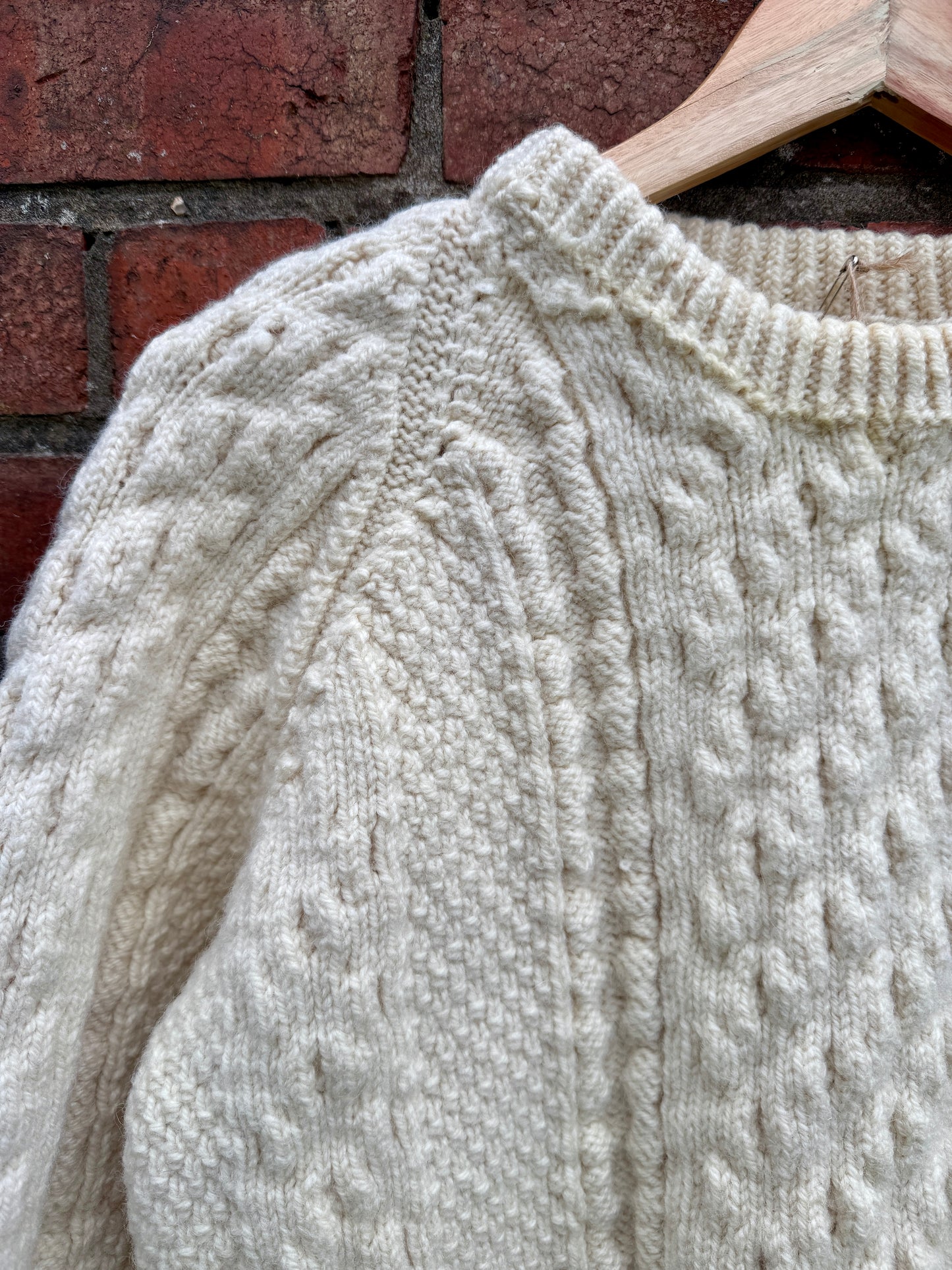 VINTAGE 100% WOOL CABLE KNIT JUMPER - UK 8-14