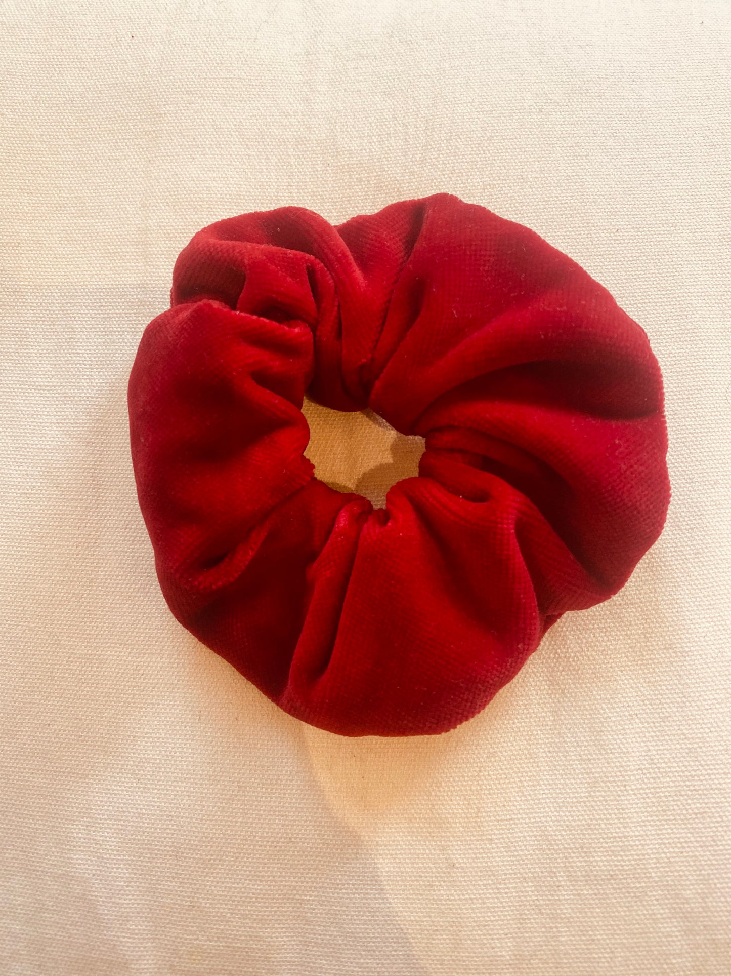 MAKE YOUR OWN SCRUNCHIE THIS FESTIVE SEASON (with a free glass of fizz!)