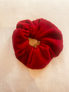 MAKE YOUR OWN SCRUNCHIE THIS FESTIVE SEASON (with a free glass of fizz!)