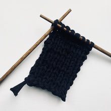 Load image into Gallery viewer, BEGINNERS KNITTING | AN INTRODUCTION TO INTARSIA + BASICS OF KNITTING